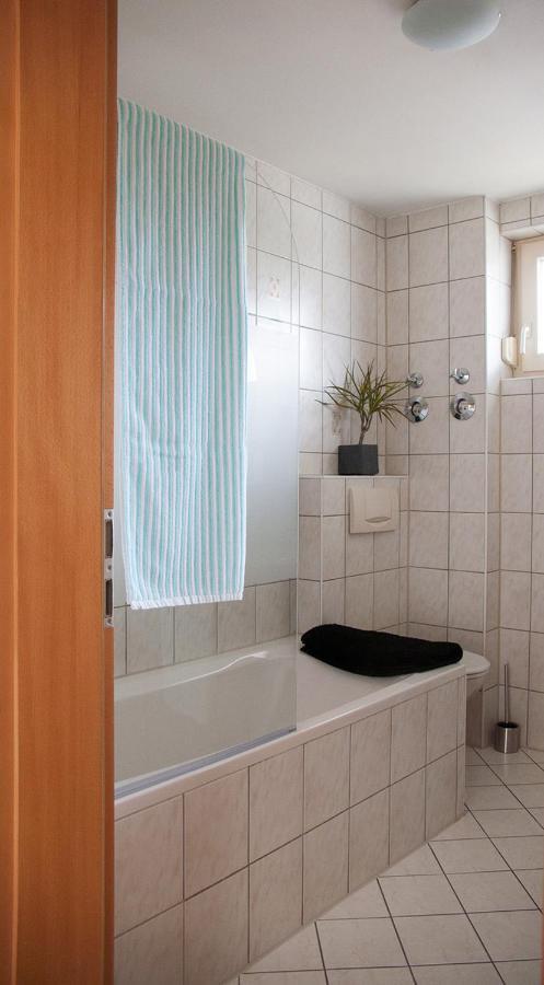 Gemuetliche Wohnung Mit Sonniger Terrasse Bietigheim-Bissingen Eksteriør billede